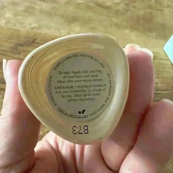 Estée Lauder Revitalizing Supreme + Youth Power Soft Milky Lotion~3.4oz~NEW!! - Picture 5 of 8